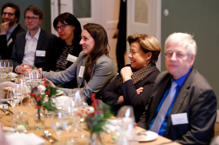 Anna Mertens, Prof. Renate Köcher