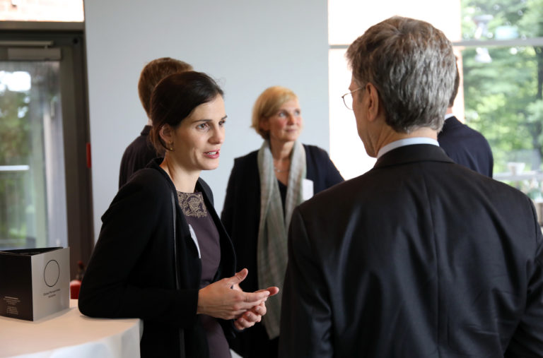 Caroline Schmutte, Prof. Jeffrey Sachs