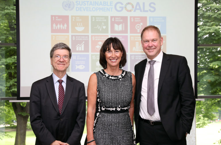 Prof. Jeffrey Sachs, Dr. Ingrid Hamm, Aart De Geus
