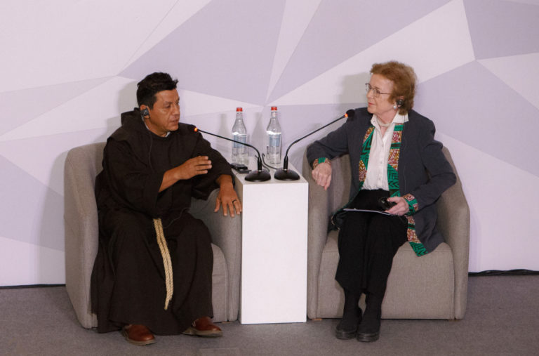 Héctor Tomás González Castillo, Mary Robinson