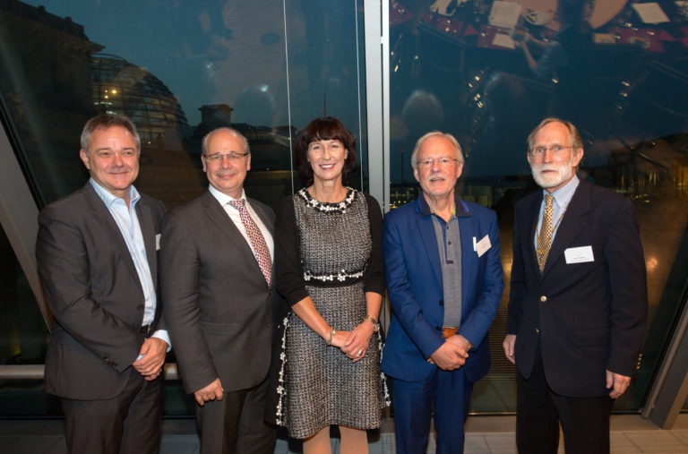 Prof. Jeremy Farrar, Dr. Georg Kippels, Dr. Ingrid Hamm, Prof. Stefan H. E. Kaufmann, Prof. Peter Agre