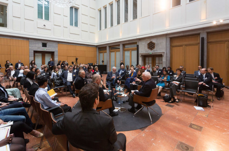 Panel: Humanity in a Fragile World. Wolfgang Ischinger, Michael Keating, Dr. Franz Fischler, Dr. Anja Langenbucher, Nik Gowing