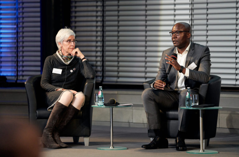 Renate Bähr, Dr Eliya Zulu